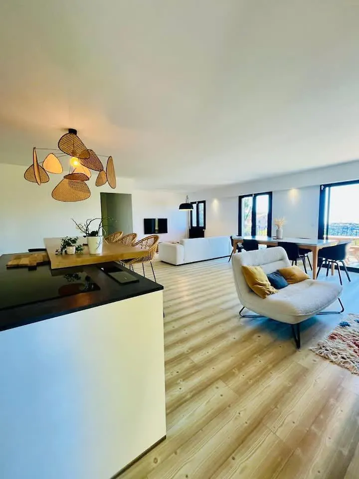 Before Making A Request, Read My Profile Host At The Bottom Of Page # Exceptional Villa With Pool And Panoramic View Aspremont  France