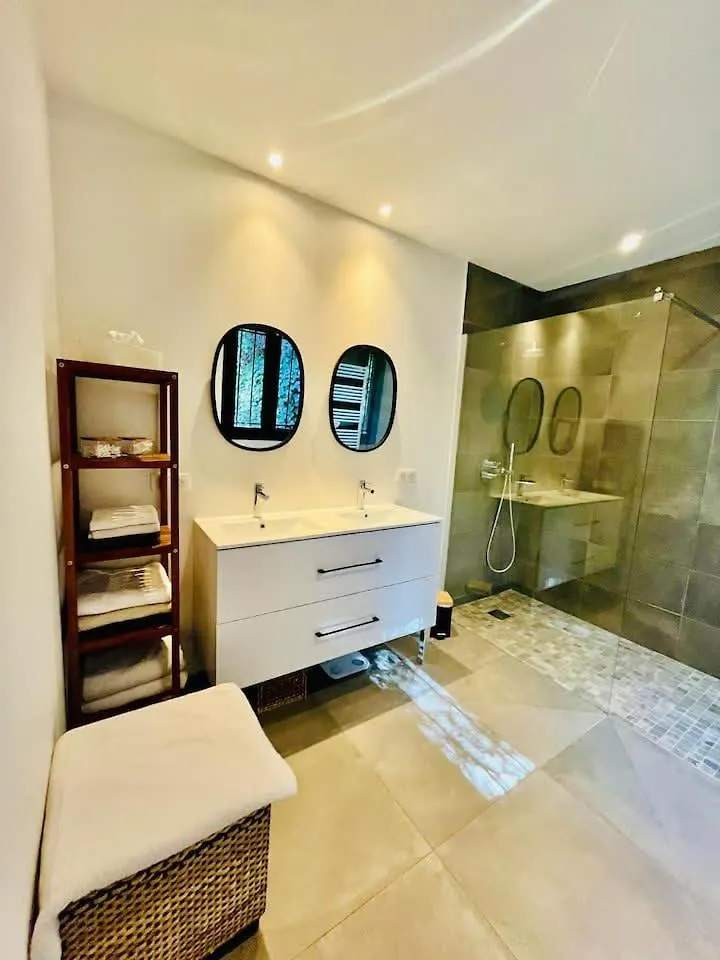 Before Making A Request, Read My Profile Host At The Bottom Of Page # Exceptional Villa With Pool And Panoramic View Aspremont  Apartment Aspremont ( Alpes-Maritimes)