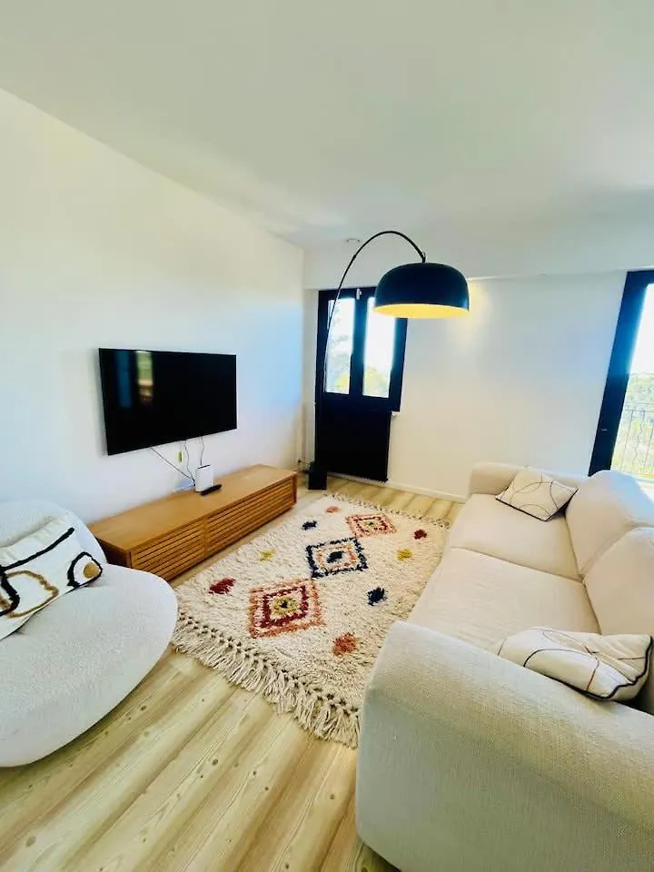 Apartment Before Making A Request, Read My Profile Host At The Bottom Of Page # Exceptional Villa With Pool And Panoramic View Aspremont  France