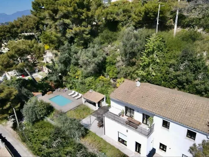 Before Making A Request, Read My Profile Host At The Bottom Of Page # Exceptional Villa With Pool And Panoramic View Aspremont  France